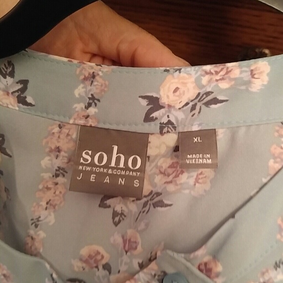 ❌SOLD❌  NY&Co Soho blouse - Picture 3 of 8